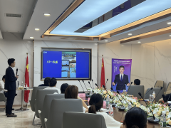 是大型分析性教育机 